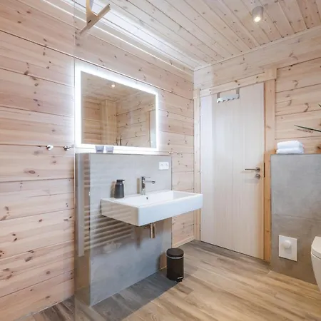 Bergwaldchalets Wellness בית נופש *